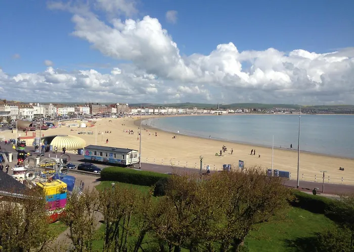 Top Hotels Near Weymouth for Seaside Getaways