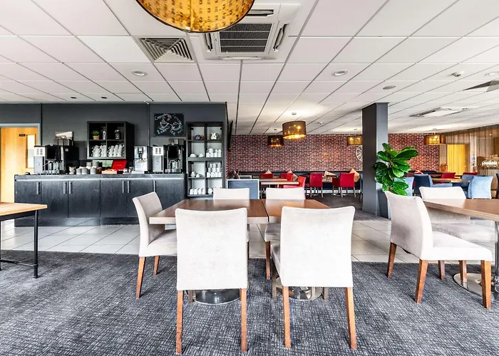 Prime Hotels in Peterborough's Vibrant Town Centre