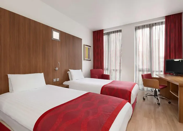 Top Leicester Hotels Near Train Station
