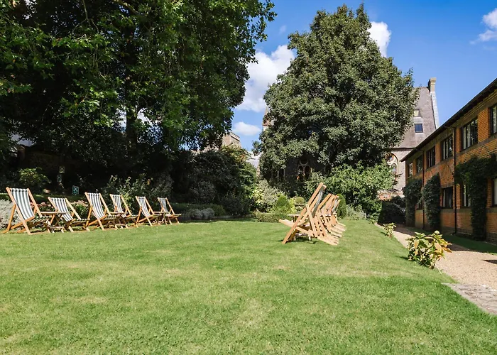 Top Hotels Near Winchester Cathedral UK