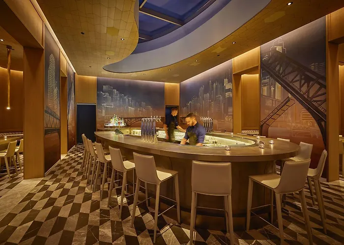 Best Hotels Chicago Downtown with Pool