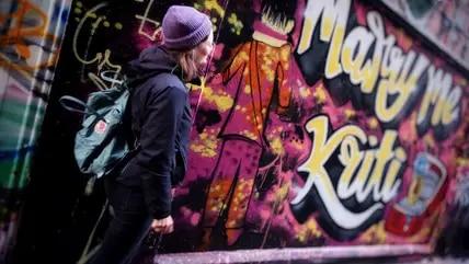 Die Union Lane ist eine Gasse mitten in der Innenstadt, die übersät ist mit Graffiti aller Art. 