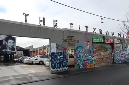 Der Fitzroy Mill Car Park ist übersät mit Kunst.