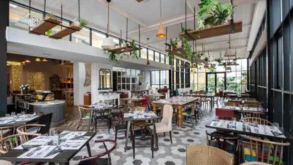 Das moderne Restaurant Veranda verbindet die beiden Villen miteinander.